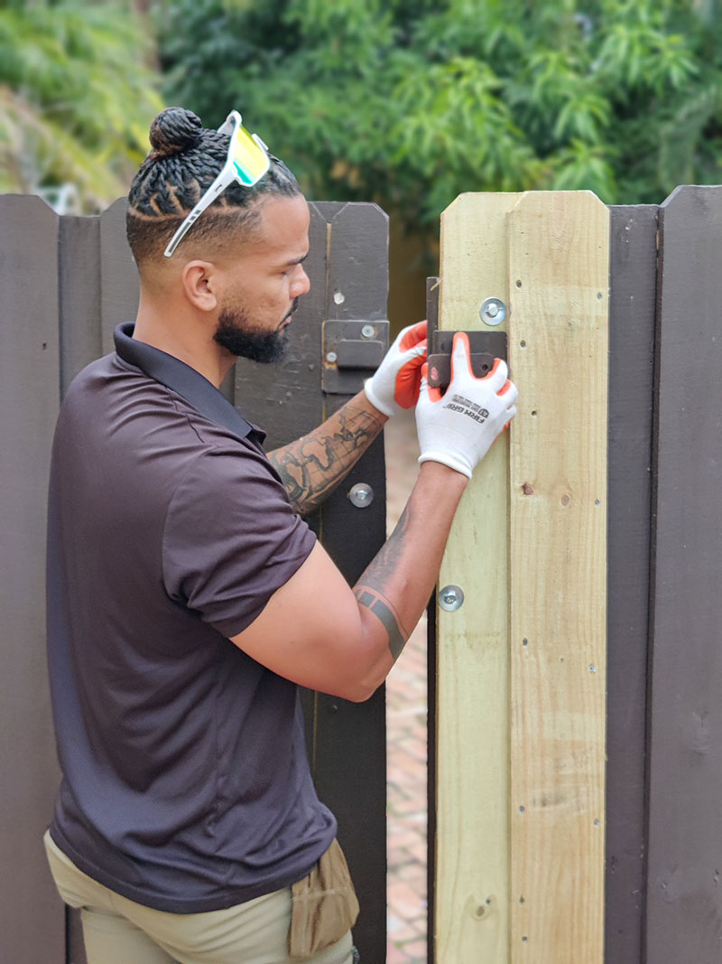 Fence gate repairs West Palm Beach 